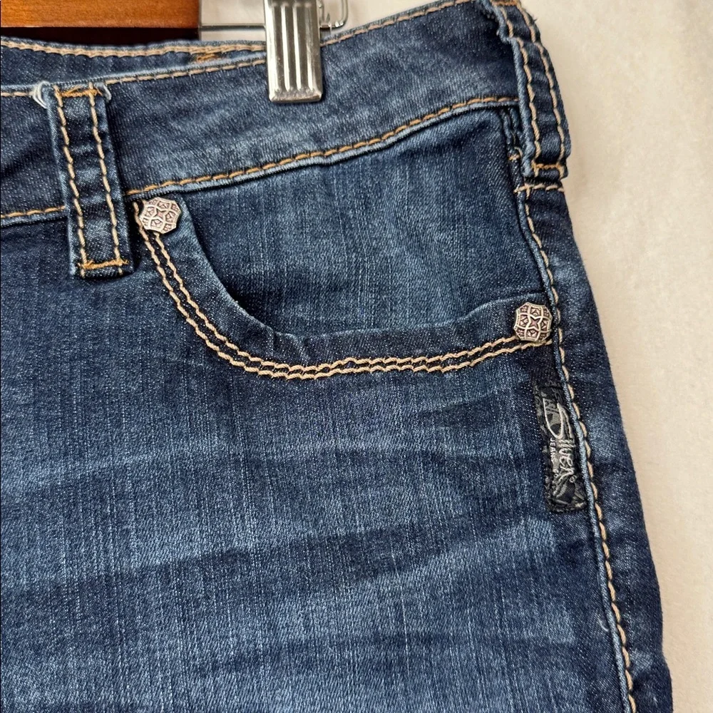 Silver Aiko Mid Rise Capri Blue Jeans Women's Size 31/22 Minimalist, Everyday